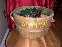 AUTUMN BASKET WITH FILLINGS