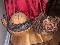 BASKETS WITH POTPOURRI