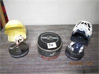 Official Hockey Puck , 2 miniture Players