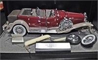 2 DIECAST MODEL CARS IN DISPLAY CASES: 1907 ROLLS