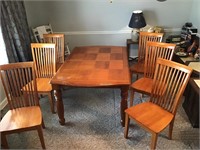 Light Oak kitchen table, 6 chairs , one leaf