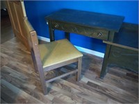 desk/table and chair