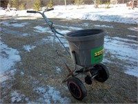 lawn fertilizer spreader