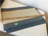 2 bath mats/rugs