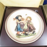 HUMMEL 1980 Plate SPRING DANCE WITH BOX