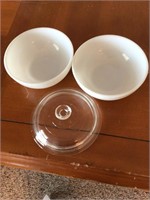 2 Corning bowls one lid