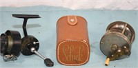 2-VINTAGE REELS & LEATHER CASE ! -UP-R