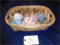 VINTAGE BASKET WITH WOUND BALLS OF FABRIC