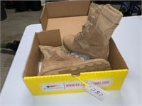 NEW MILITARY BOOTS IN BOX 9.5