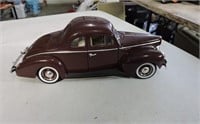 Die Cast 1940 Ford Deluxe 10 1/2"L