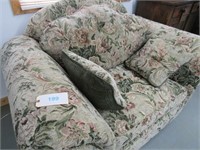 Snuggle Chair w/ ottoman