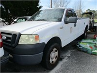 2006 Ford F-150 XL 4WD Pickup Truck.