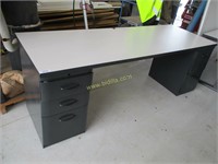 Metal & Wooden 5 Drawer Desk.