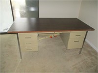 Metal & Wooden 5 Drawer Desk.