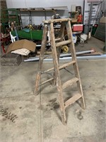 5' WOODEN LADDER