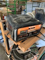 MOTOMASTER AUTOMATIC BATTERY CHARGER - WORKING