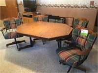 Dinning room table w 4 rollaway chairs