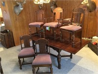 Dinning table w 5 matching chairs