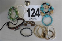 Costume Jewelry Bracelets (U232)