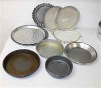 18 Assorted Pans & Plates (Cake, Pizza, Pie,…)