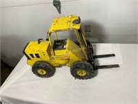 Mighty Tonka toy tractor