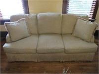 MODERN HIGHLAND HOUSE SOFA  VERY CLEAN