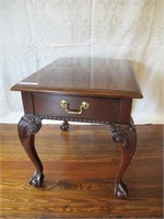 THOMASVILLE END TABLE W/ ORNATE BALL & CLAW LEGS