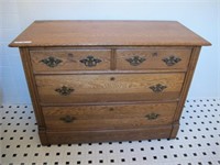 BEAUTIFUL OAK 4 DRAWER DRESSER GREAT CONDITION