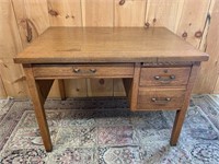 Fine 1/4 Sawn Oak Single Pedestal Desk