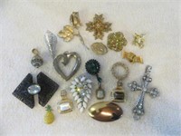 LOT OF ASSORTED BROOCHES