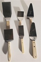 Lot of spatulas.