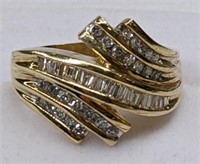 Ladies 10K Yellow Gold Round/Baguette Diamond Ring