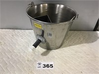 STAINLESS STEEL HONEY SEPARATING BUCKETS