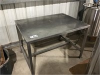 STAINLESS STEEL TABLE