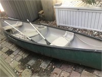 12' Rogue River 3 person canoe w/paddles