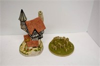 David Winter House & Stone Hedge Paperweight
