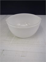(1) Vintage, Round, White Glass Mixing Bowl