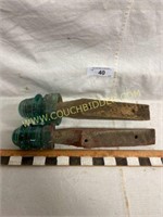 Antique insulators with stobs