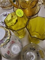 COLLECTION OF YELLOW DEPRESSION GLASSES AND EXTRA
