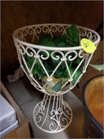 WHITE WIRE PLANT STAND