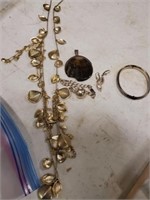 COLLECTION OF MISC. JEWELRY