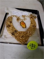 VERY NICE - VINTAGE DEALERS ONLY AVON NECKLACE