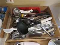 2 FLATS KITCHEN UTENSILS