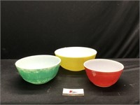 Nesting Pyrex Bowls