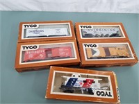 5 dif tyco ho scale train cars