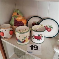 Shelf with small apple plates, ceramic fruit