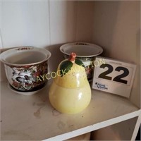 Flower pots w/saucers (2) & pear candle w/lid