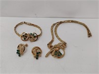 Beautiful vintage jewellry set, necklace, bracelet