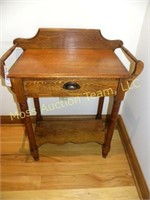 Small oak wash stand table w/drawer