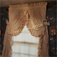 Set of 5 "Dorothy Original" curtains (per owner)